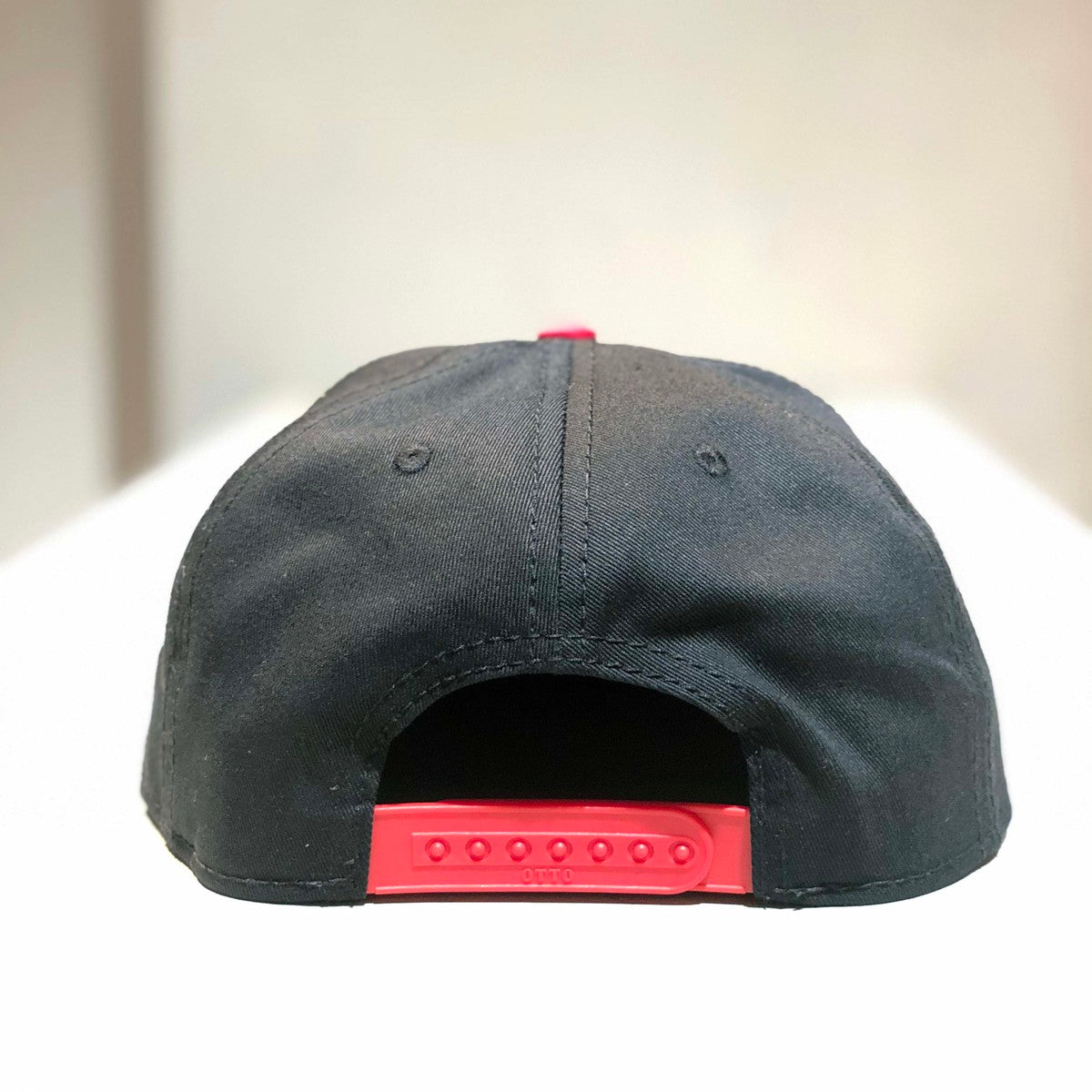 FUKUOKACITYcap（OTTO）黒/赤